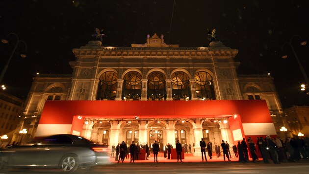 Der Wiener Opernball zählt zum Höhepunkt der Ballsaison. (Bild: APA/HERBERT P. OCZERET)