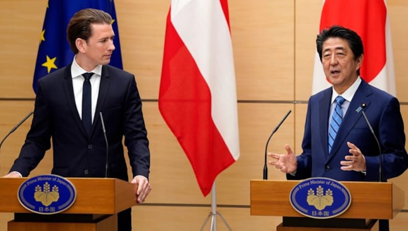 Kanzler Kurz und Premier Abe (Bild: AFP)