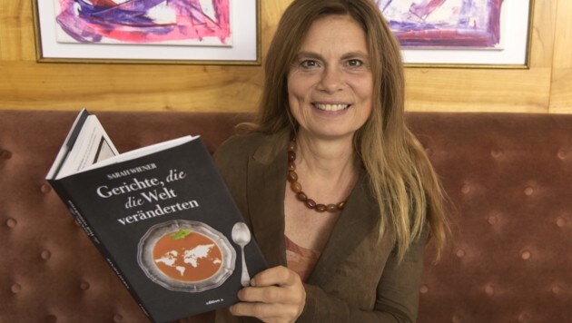 Sarah Wiener bei ihrer Kochbuchpräsentation „Gerichte, die die Welt veränderten“ in Wien im Oktober 2018 (Bild: APA/ANNIEV KOSTA)