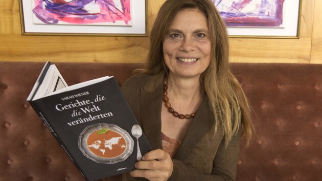 Sarah Wiener bei ihrer Kochbuchpräsentation „Gerichte, die die Welt veränderten“ in Wien im Oktober 2018 (Bild: APA/ANNIEV KOSTA)