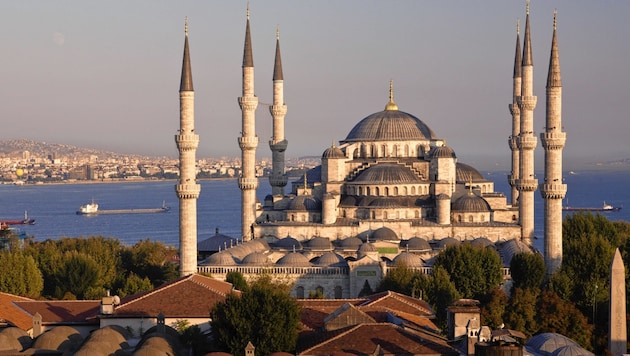 Die Blaue Moschee in Istanbul: Der Iraker unterzog sich in der türkischen Metropole einer Schönheits-OP. (Bild: Reinhard Dirscherl)