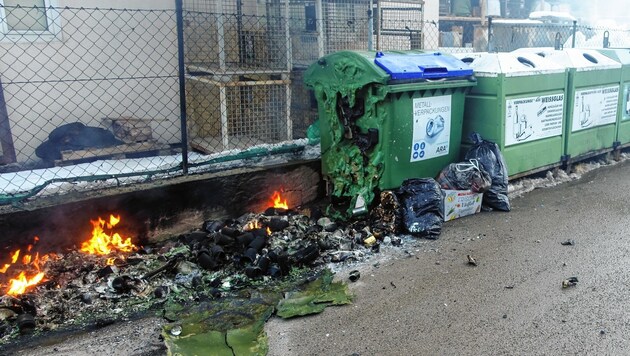 Die Mülltonnen brannten aus (Symbolbild) (Bild: Brunner Images)