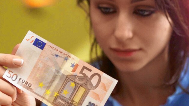 Auch 50-Euro-Scheine sollte man kontrollieren, bevor man sie von einem Fremden annimmt. (Bild: KZT)