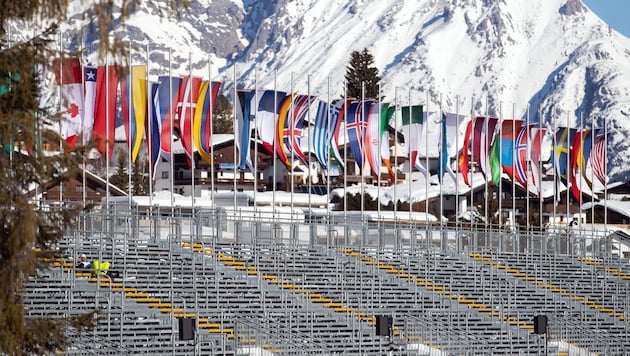 Über der Tiroler Gemeinde Seefeld, in der im Jahr 2019 die Nordische Ski-WM ausgetragen worden war, schwebt ein Damoklesschwert. (Bild: APA/GEORG HOCHMUTH)