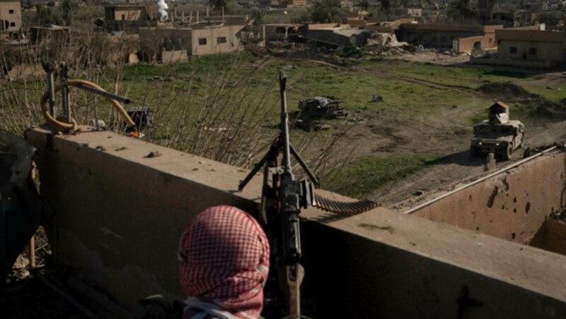 Kämpfe in der Nähe von Baghouz im Osten Syriens (Bild: AP)