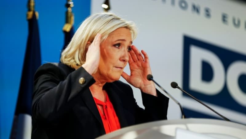 Das geplante Schulgesetz bereitet Marine Le Pen, Chefin des rechten Rassemblement National, Kopfschmerzen. (Bild: APA/AFP/CHARLY TRIBALLEAU)