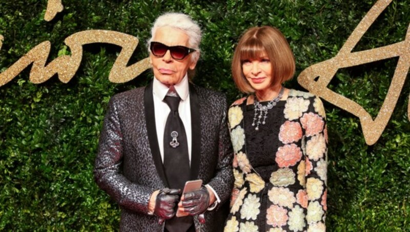 Karl Lagerfeld mit der Chefin der amerikanischen „Vogue“, Anna Wintour (Bild: AFP)