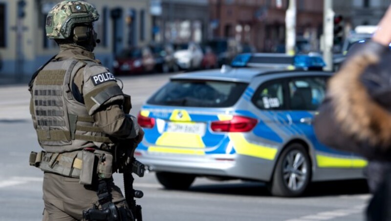 Auch schwerbewaffnete Spezialeinsatzkräfte waren nach den Schüssen in München im Einsatz. (Bild: dpa Picture-Alliance/AFP)