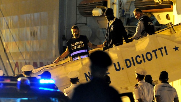 Die tagelange Irrfahrt der Diciotti-Migranten hat nun ein juristisches Nachspiel in Italien. (Bild: APA/AFP/Alessandro FUCARINI)