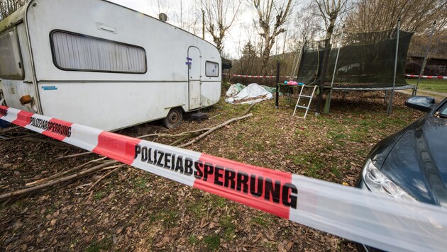 Mehrere Parzellen am Campingplatz wurden von den Ermittlern durchsucht. (Bild: APA/dpa/Christian Mathiesen)