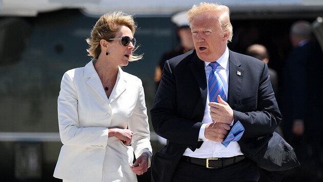 Donald Trump mit Kelly Knight Craft (Bild: AFP)