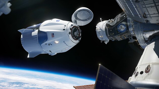Künstlerische Illustration: Eine „Crew Dragon“-Kapsel kurz vor dem Andocken an der Raumstation ISS (Bild: NASA)