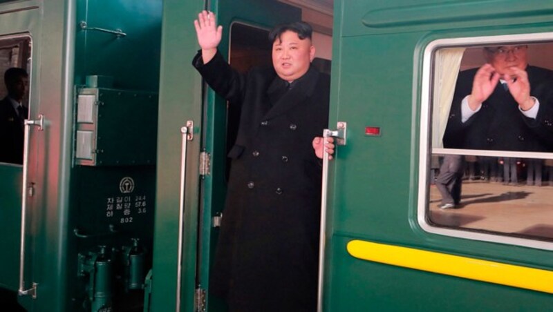 Kim bei seiner Abreise aus der nordkoreanischen Hauptstadt Pjöngjang (Bild: AP/KCNA via KNS)