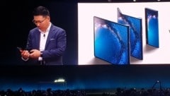 Hier präsentiert Huawei-Manager Richard Yu das erste Falt-Smartphone des chinesischen Mobilfunkriesen. (Bild: Huawei)