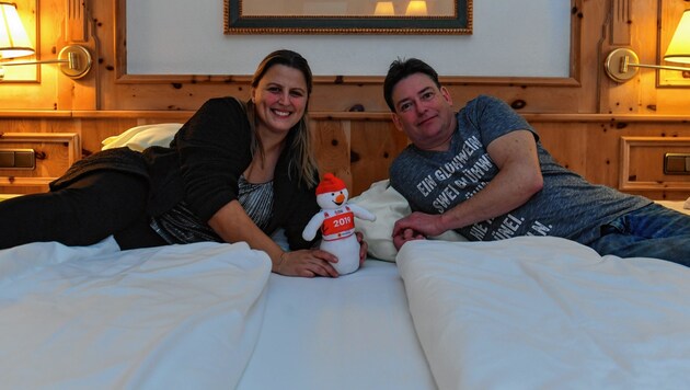 Die „Krone“-Gewinner Nicole Troger und Franz Schwaiger freuten sich über ein tolles Doppelzimmer. (Bild: LIEBL Daniel)