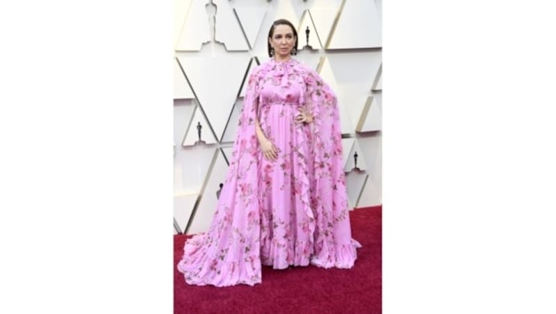 Mit ihrer rosaroten Blumentapete zählte Maya Rudolph zu den Flops des Abends. (Bild: 2019 Getty Images)