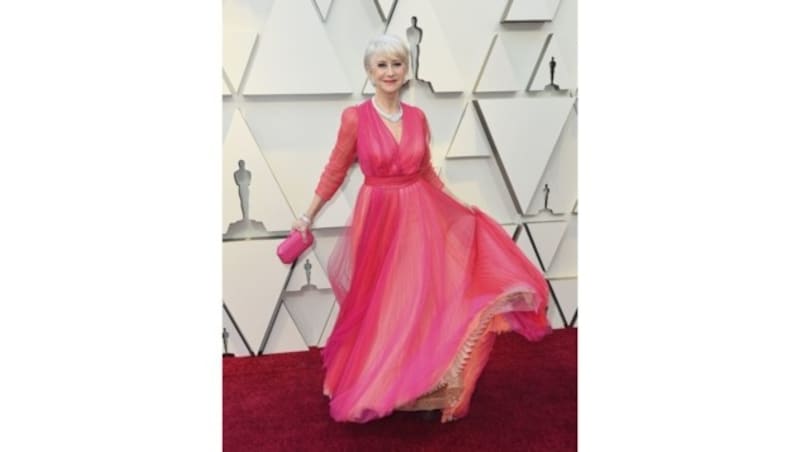 Top: Helen Mirren in einer pinken Chiffon-Robe (Bild: 2019 Invision)