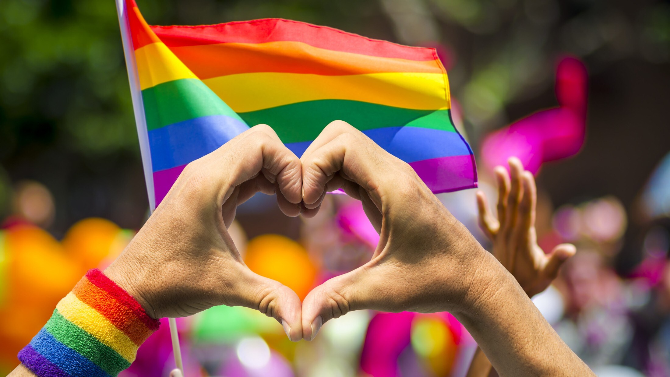 Tater Gesucht Regenbogenfahne Ging In Vorarlberg In Flammen Auf Krone At