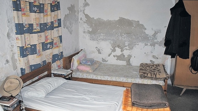 Die Wände des „Kinderzimmers“ sind völlig desolat und feucht (Bild: Griechenlandhilfe.at)