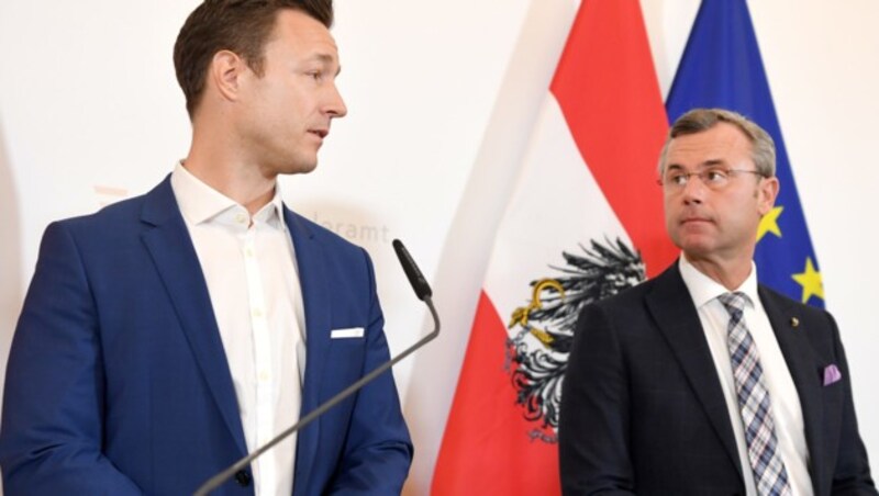 Gernot Blümel (ÖVP, links) und Norbert Hofer (FPÖ) (Bild: APA/Roland Schlager)