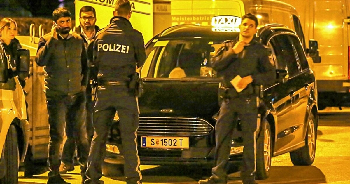 Bewaffnete Täter Zwei Männer überfielen Taxilenker In Lehen Kroneat 