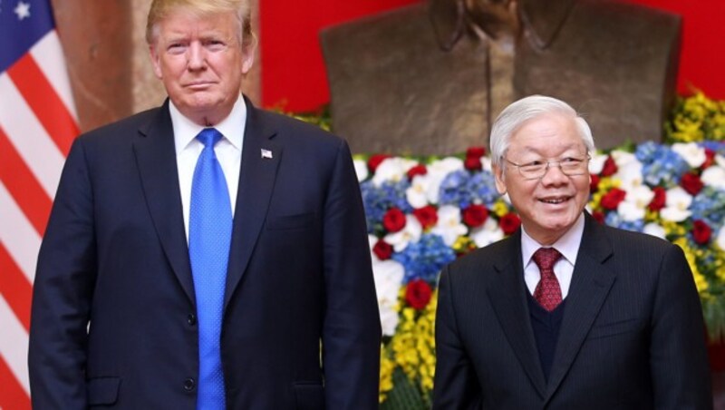 Trump mit Vietnams Präsident Nguyen Phu Trong (Bild: AFP)