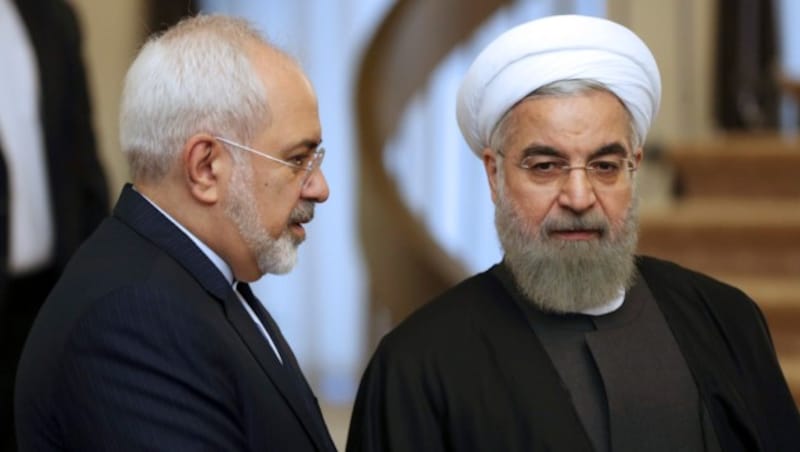 Irans Präsident Hassan Rouhani (rechts) und Außenminister Javad Zarif (Bild: AP)