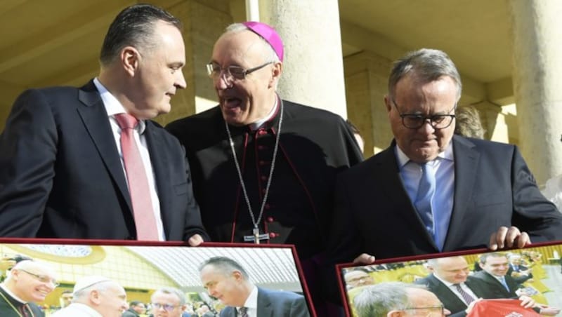 Doskozil und Niessl mit Bischof Ägidius Zsifkovics (Bild: APA/ROBERT JAEGER)