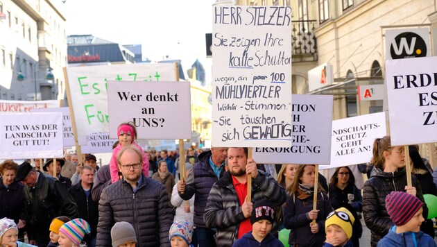Demonstranten aus allen Altersgruppen und Landesteilen marschierten auf. (Bild: Horst Einöder)