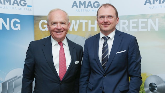 Gerald Mayer (r.) beerbt Helmut Wieser (l.) als Amag-Chef. (Bild: AMAG Austria Metall AG/APA-Fotoservice/Tanzer)