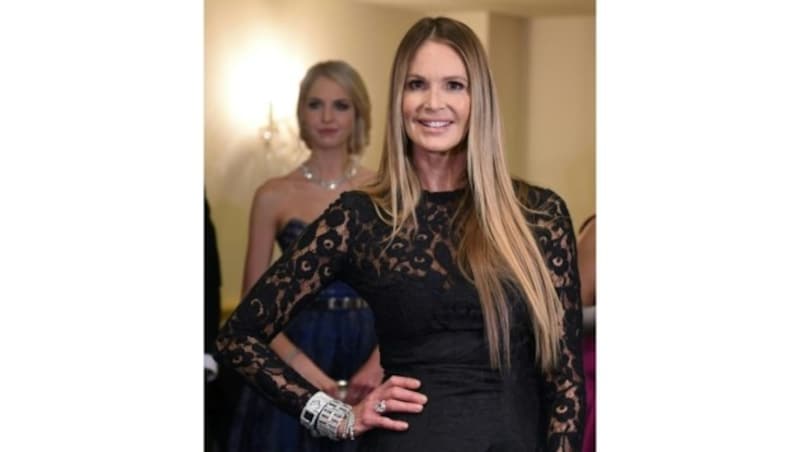 Ihre Haare trug Elle Macpherson glatt und offen. (Bild: APA/HERBERT P. OCZERET)