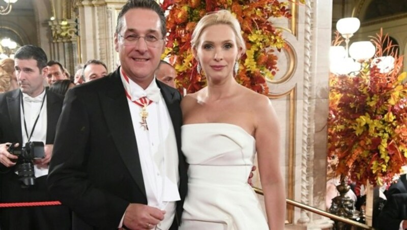 Vizekanzler Heinz-Christian Strache mit Ehefrau Philippa (Bild: APA/HELMUT FOHRINGER)