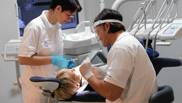 Kinder-Zahnbehandlung erfordert Sensibilität (Symbolbild). (Bild: KRONEN ZEITUNG)