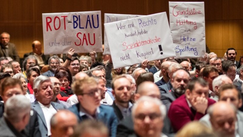 Protest der Delegierten beim Parteitag der Tiroler SPÖ (Bild: APA/EXPA/JOHANN GRODER)