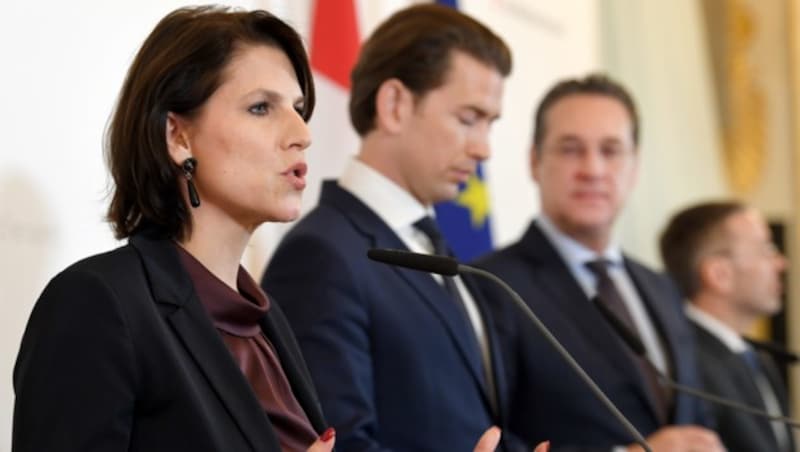 Karoline Edtstadler (ÖVP), Sebastian Kurz, Heinz Christian Strache, Herbert Kickl (FPÖ) (Bild: APA/ROLAND SCHLAGER)