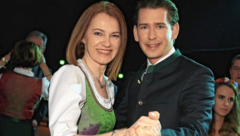 Sebastian Kurz und Simone Schmiedtbauer am Bauernbundball in Graz (Bild: ERWIN SCHERIAU / APA / picturedesk.com)