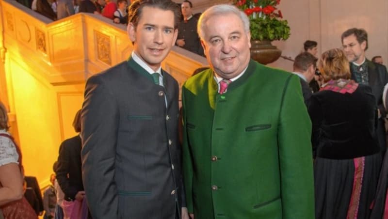 Sebastian Kurz und Hermann Schützenhöfer beim Steirerball in der Hofburg (Bild: Andreas Tischler / Vienna Press)