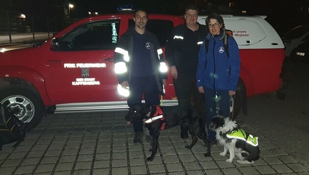 Auch zwei Hundeführer der Stadtfeuerwehr Kapfenberg waren mit ihren Tieren im Sucheinsatz (Bild: FF Kapfenberg-Stadt)