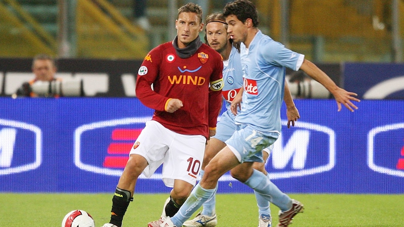 György Garics (right) met top stars like Francesco Totti in Italy (Bild: SSC Napoli)