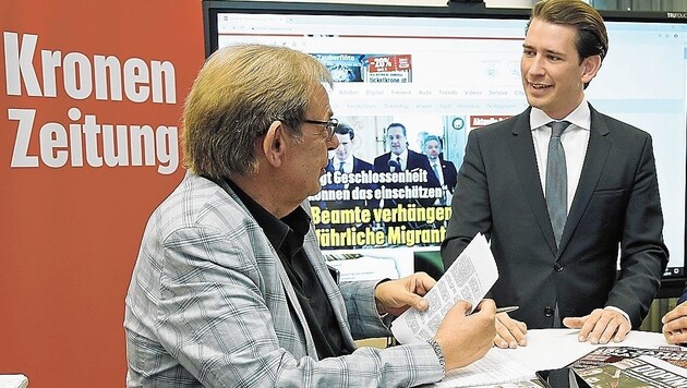 Politik-Redakteur Fritz Kimeswenger im Gespräch mit Bundeskanzler Sebastian Kurz. (Bild: Uta Rojsek-Wiedergut)