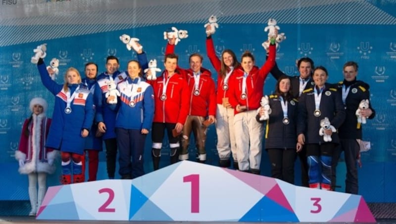 Das österreichische Team jubelte über Gold. Silber ging an Russland, Bronze holte Schweden. (Bild: Unisport Austria)