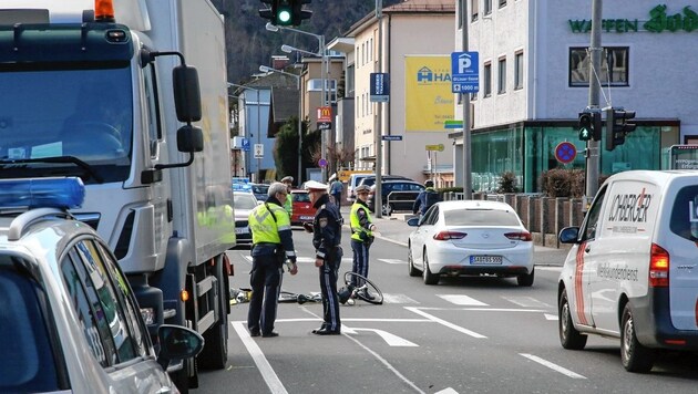 Die Polizei sucht jetzt Zeugen für den tödlichen Unfall an der Kreuzung Vogelweider- und Breitenfelderstraße in Salzburg. (Bild: Markus Tschepp)