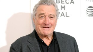 Robert De Niro ist überglücklich, mit 80 noch einmal Papa geworden zu sein. Bei Töchterchen Gia kommt der Hollywoodstar ins Schwärmen. (Bild: 2018 Getty Images)