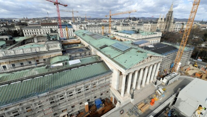 Baustelle beim Parlament (Bild: APA/ROLAND SCHLAGER)