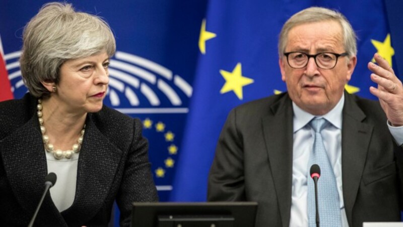 Premierministerin Theresa May und EU-Kommissionspräsident Jean-Claude Juncker (Bild: AP)