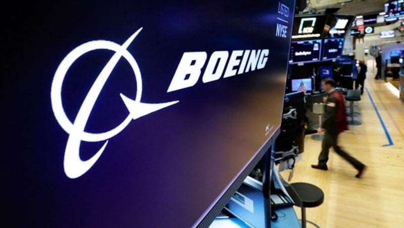 Nach dem Unglück in Äthiopien büßten die Aktien von Boeing am Montag zeitweise bis zu 13,5 Prozent ein - der größte Tagesverlust im Handelsverlauf seit den Terroranschlägen in den USA am 11. September 2001. (Bild: AP)