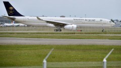 Ein Airbus A330 der Saudi Arabian Airlines am Flughafen von Toulouse (Bild: AFP)