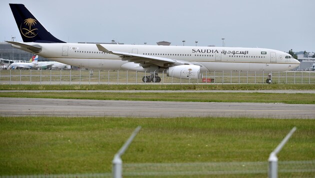 Ein Airbus A330 der Saudi Arabian Airlines am Flughafen von Toulouse (Bild: AFP)