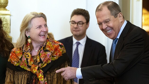 Die Außenministerin und ihr russischer Amtskollege Sergej Lawrow präsentierten sich in bester Stimmung. (Bild: AP)
