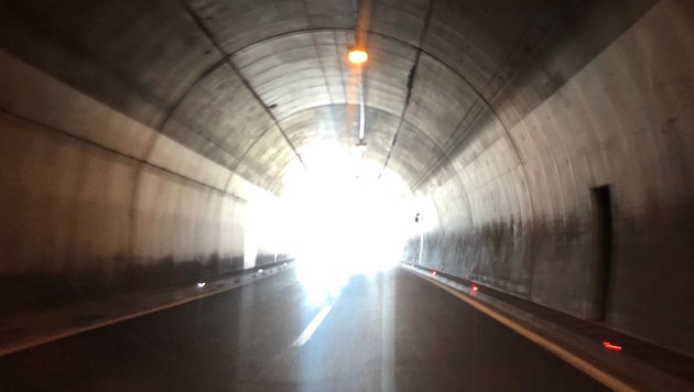 Der Lkw raste im Tunnel davon (Bild: Elisabeth Nachbar)